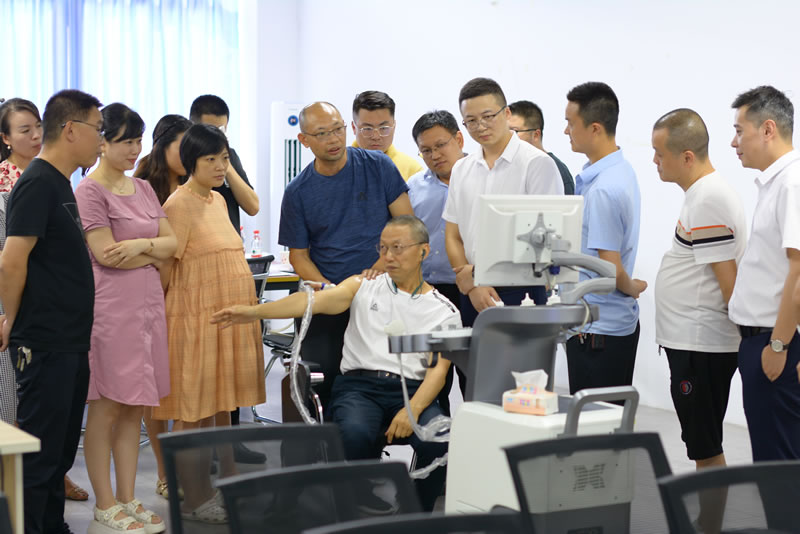 綿陽市、江油市醫(yī)療領(lǐng)航者蒞臨我司，共繪健康未來新篇章！3.jpg